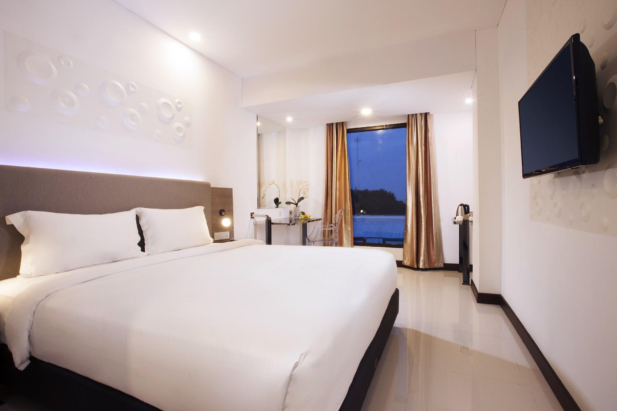 Verse Hotel Cirebon Exterior foto