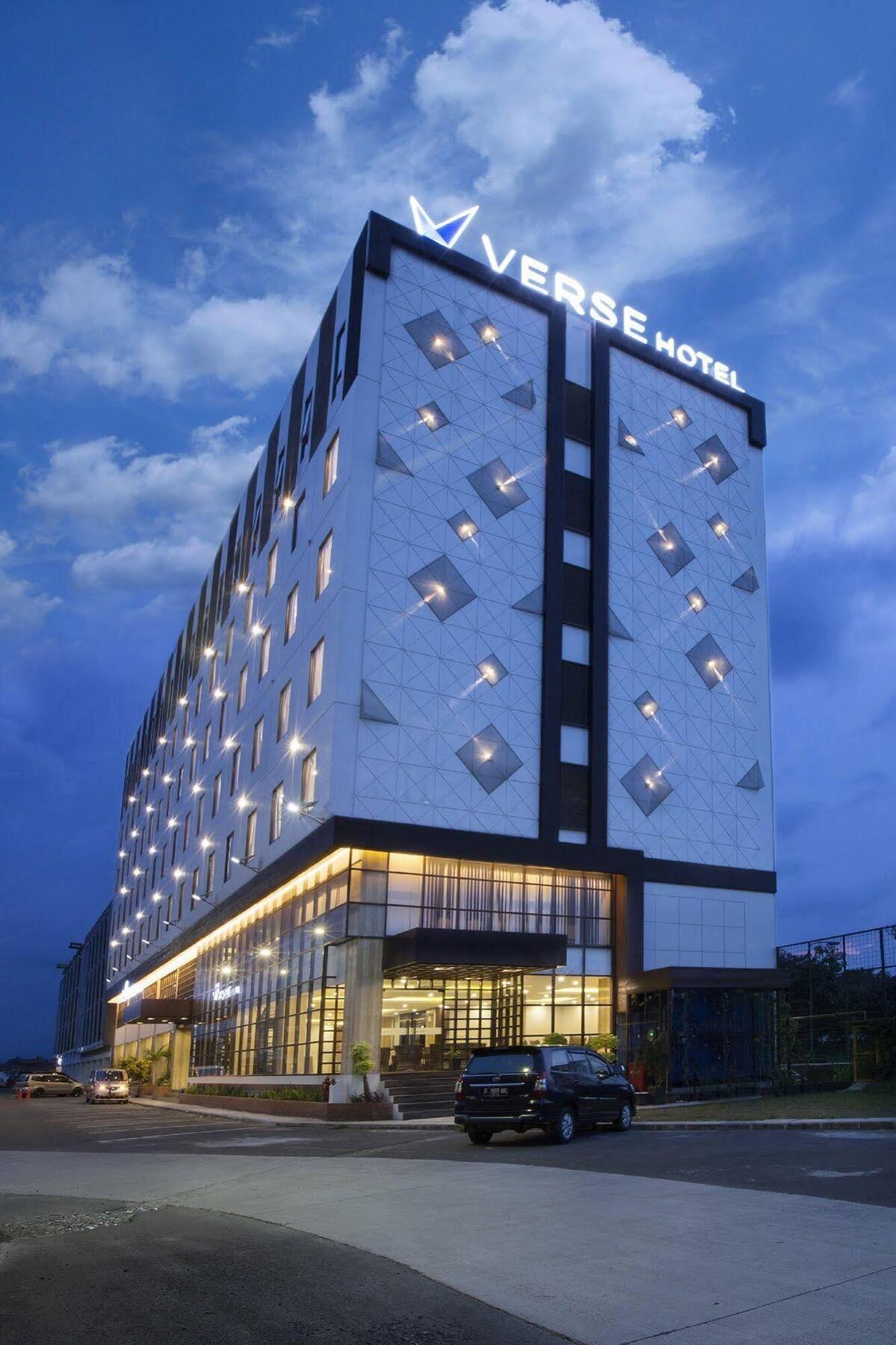 Verse Hotel Cirebon Exterior foto